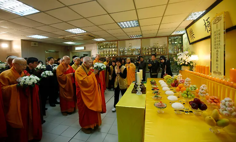 1300278303-jpg3705854462341107495