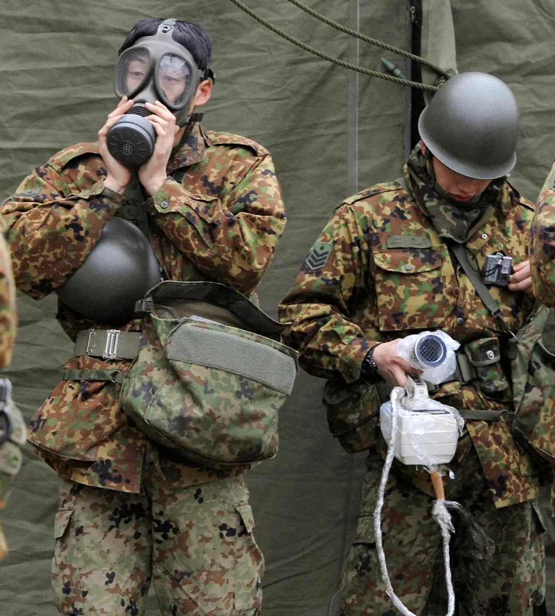 2011-03-15T103720Z-01-SIN200R-RTRMDNP-3-JAPAN-QUAKE-JPG5487910975345428925