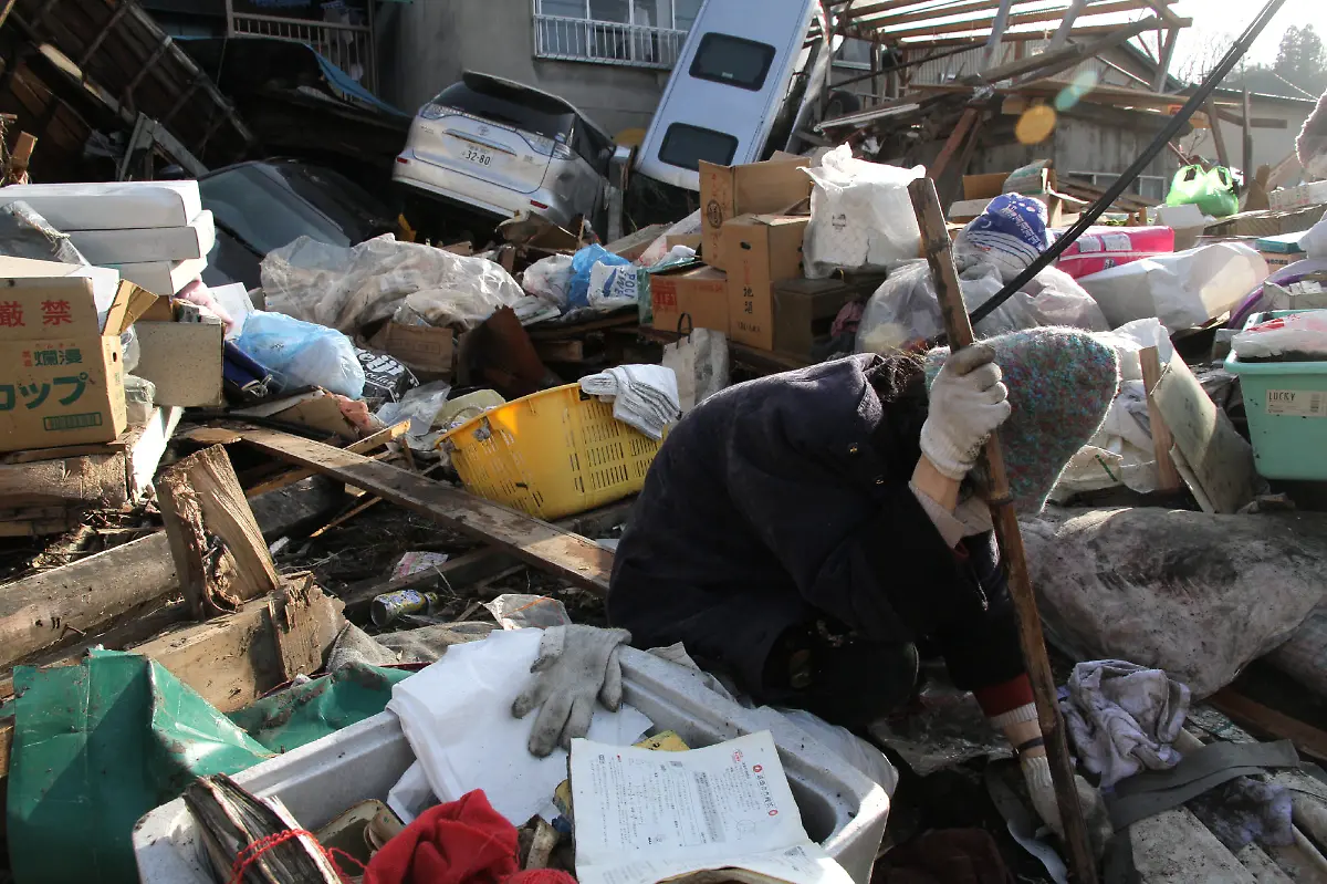 Japan-Earthquake-TOK865-jpg3680898059745141354