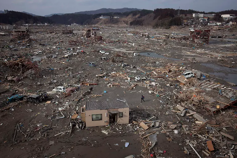 2011-03-14T090347Z-01-AAL102-RTRMDNP-3-JAPAN-QUAKE-JPG2954650000012989759