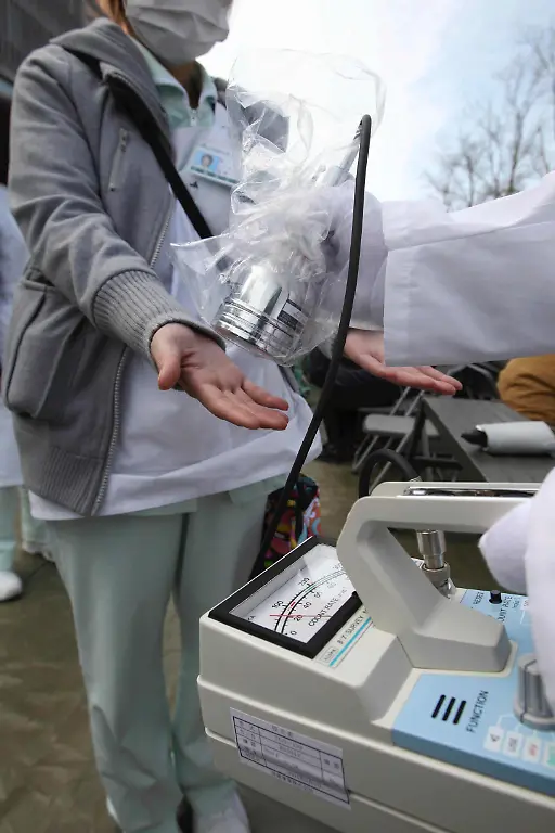 2011-03-13T081511Z-01-SIN810-RTRMDNP-3-JAPAN-QUAKE-JPG3414660031590638174