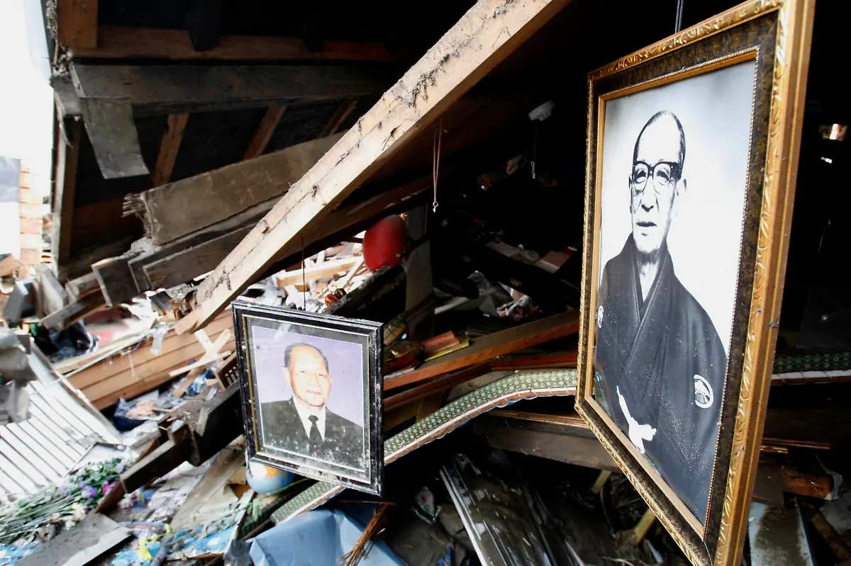 2011-03-12T010959Z-01-SIN213-RTRMDNP-3-JAPAN-QUAKE-JPG2543499518834243850