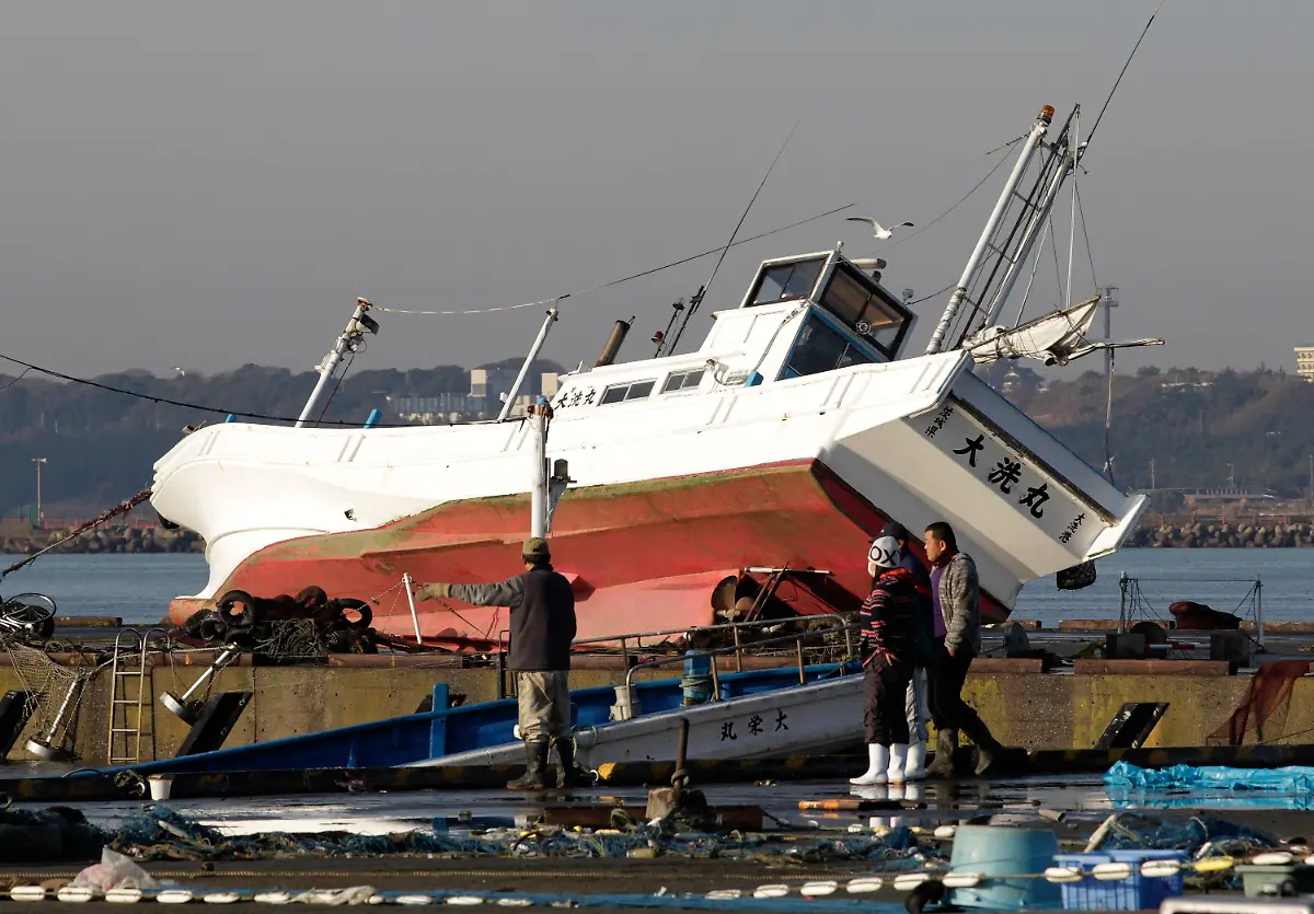 2011-03-11T233706Z-01-OAR100-RTRMDNP-3-JAPAN-QUAKE-JPG2667910763900547929