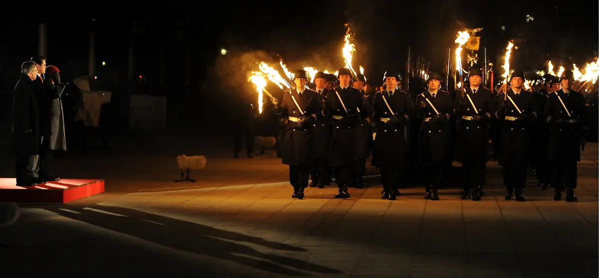 100311MUC325-100311MUC325-jpg3532496388374625906