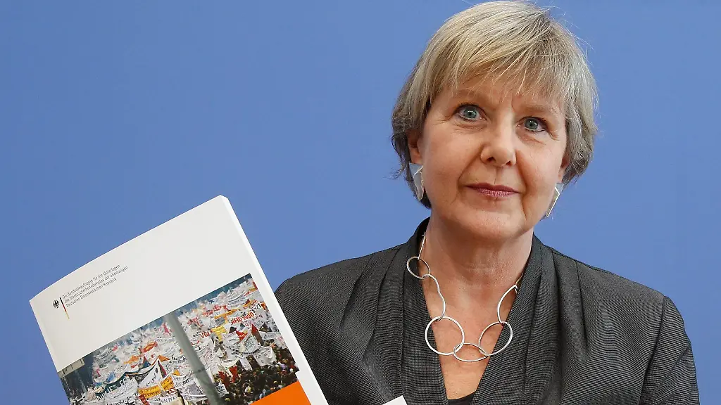 2011-03-10T132928Z-01-TOB06-RTRMDNP-3-GERMANY-JPG2397006495414497840