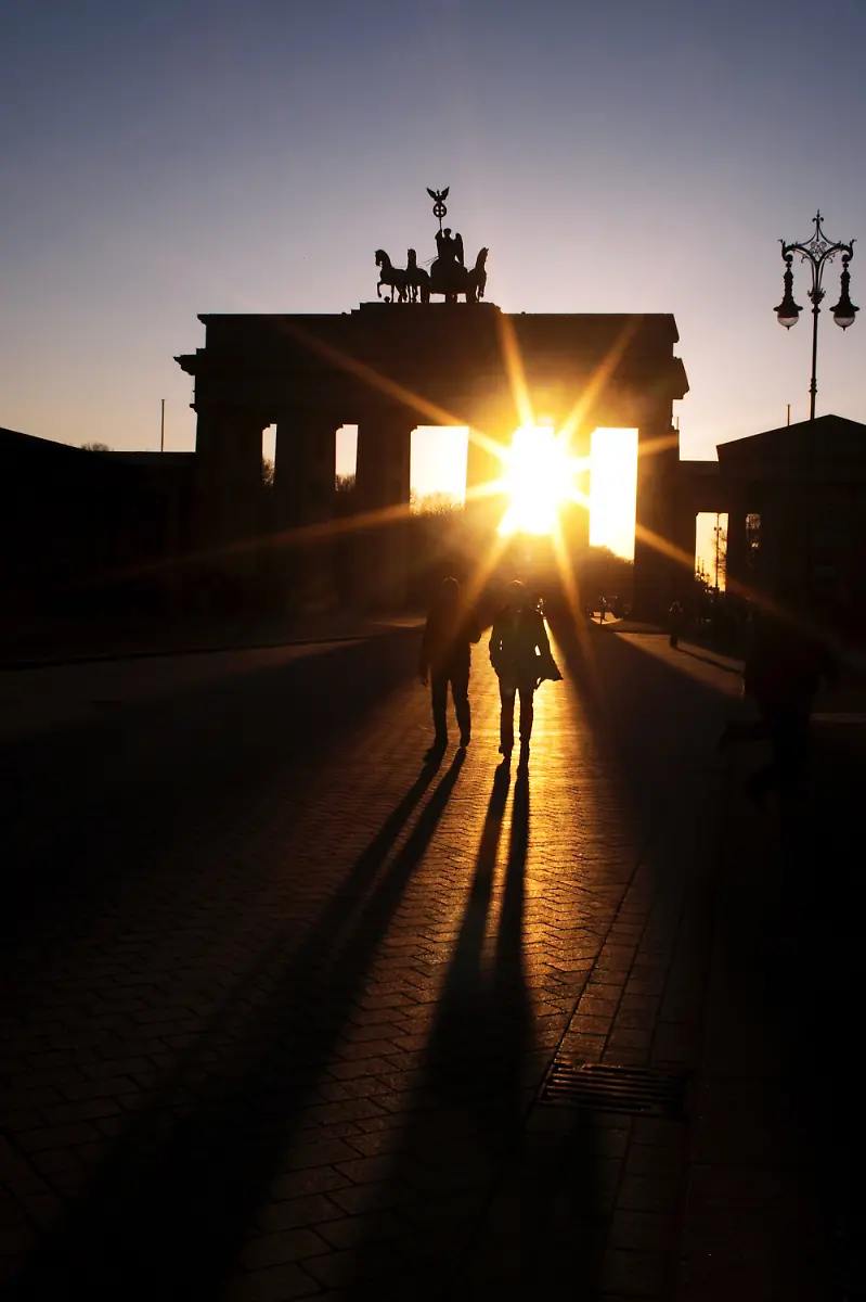 080311BER010-080311BER010-jpg6001287146953668120