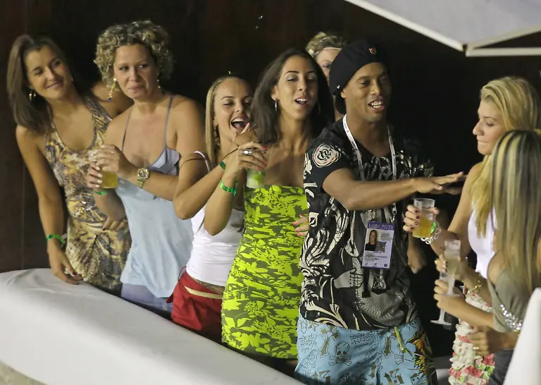 Brazil-Carnival-XSI136-jpg3440290064289033537