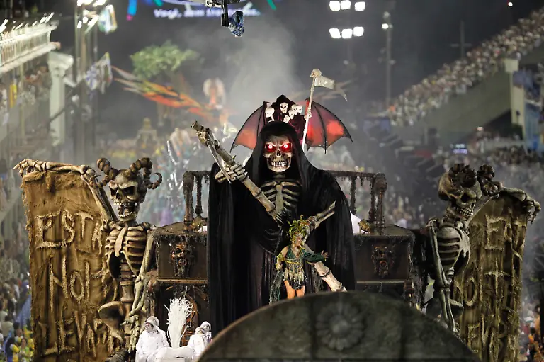 2011-03-07T071445Z-01-RJO106-RTRMDNP-3-BRAZIL-CARNIVAL-JPG7750532590754317475