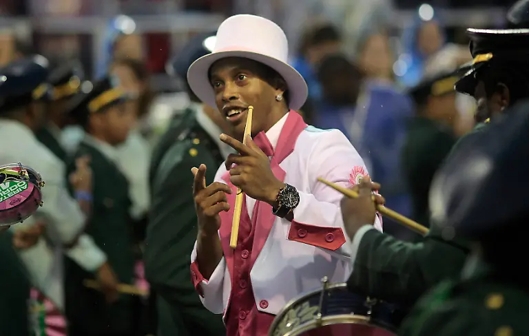 2011-03-07T103204Z-01-RJO146-RTRMDNP-3-BRAZIL-CARNIVAL-JPG528051602121463725