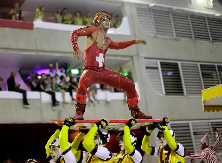 2011-03-07T023230Z-01-RJO33-RTRMDNP-3-BRAZIL-CARNIVAL-JPG3863839644971091733