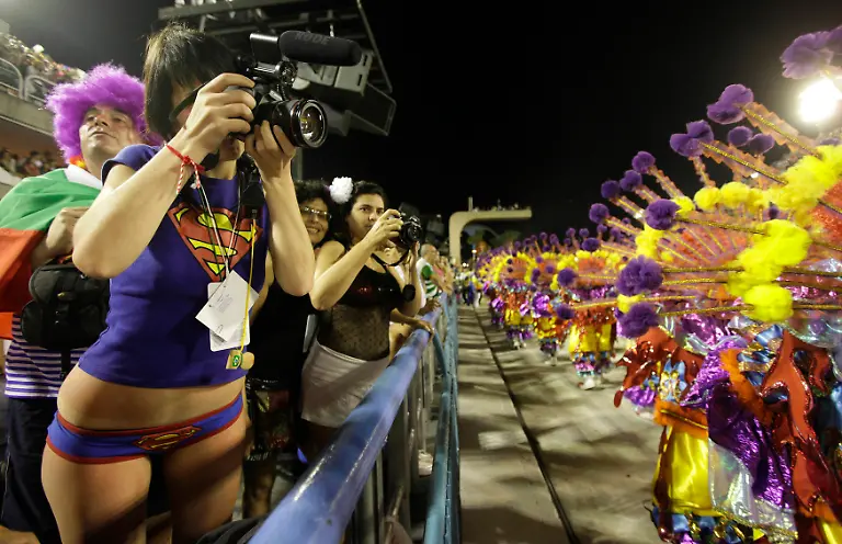 2011-03-07T073537Z-01-RJO111-RTRMDNP-3-BRAZIL-CARNIVAL-JPG1544410508363037640