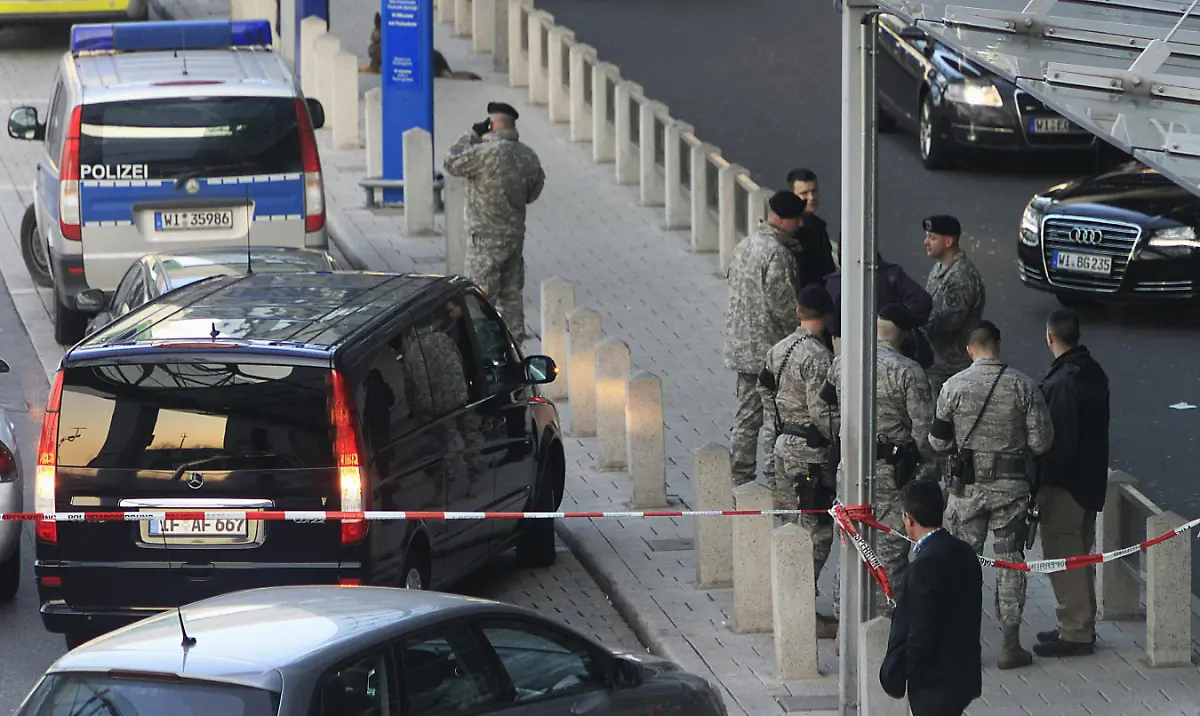 020311WIE114-020311WIE114-jpg6700481904829358580