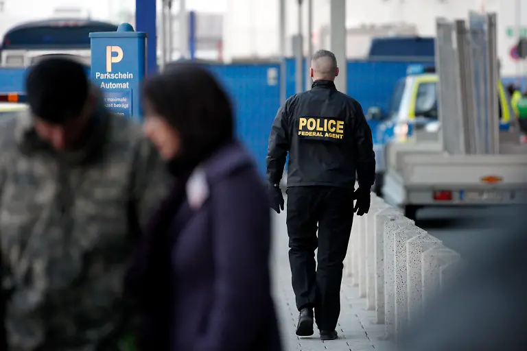 020311FRA418-020311FRA418-jpg7152185167794743725