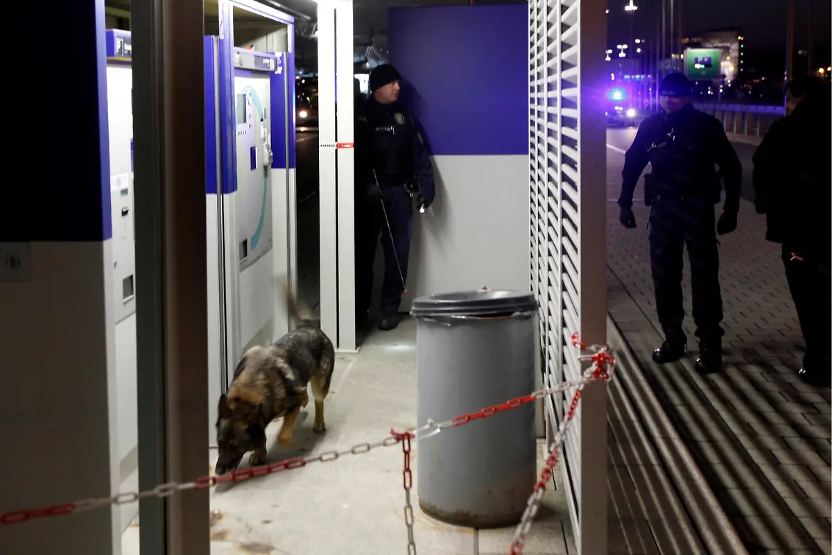 020311FRA428-020311FRA428-jpg850895620414506068