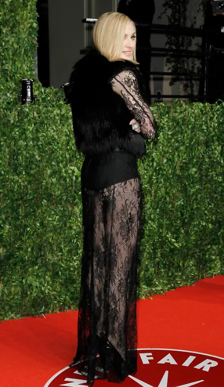 2011-02-28T073642Z-01-OSC1101-RTRMDNP-3-OSCARS-JPG5875298698287987821