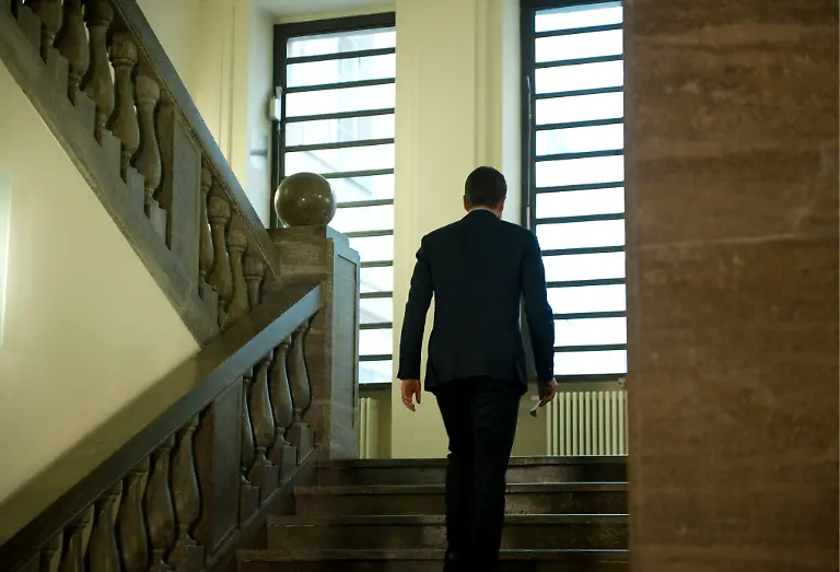 1298975626-jpg3045516222165304314