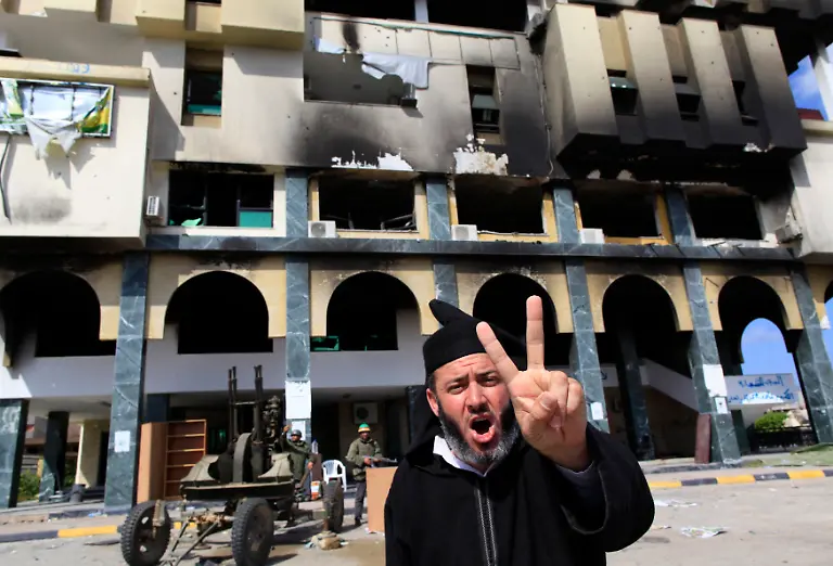 2011-02-27T172153Z-01-CLH120-RTRMDNP-3-LIBYA-PROTESTS-ZAWIYAH-JPG5905469201414461328