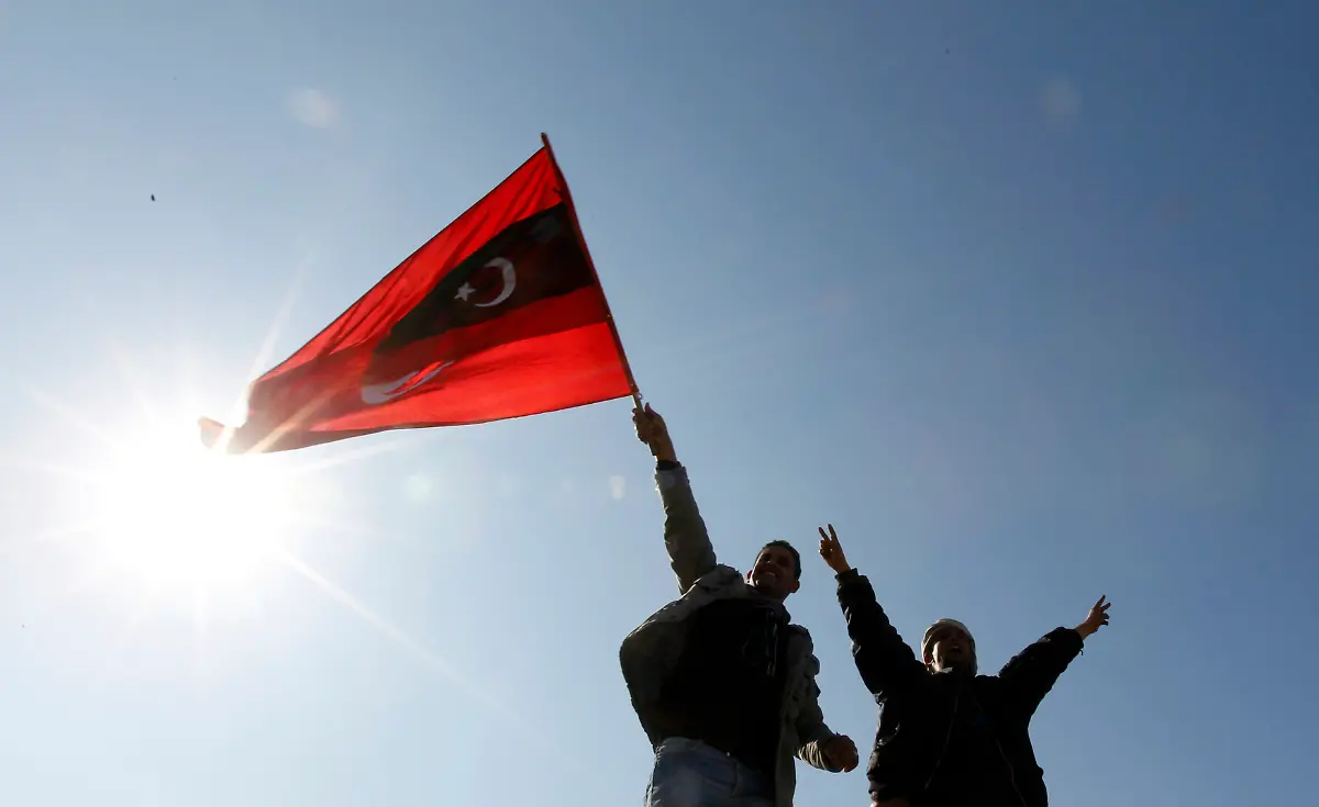 2011-02-27T180315Z-01-ZOH107-RTRMDNP-3-LIBYA-PROTESTS-MIGRANTS-JPG4008827216114578379