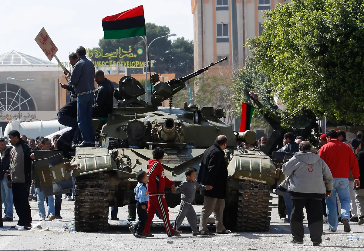 2011-02-27T184207Z-01-CLH139-RTRMDNP-3-LIBYA-PROTESTS-ZAWIYAH-JPG5089558454872987792