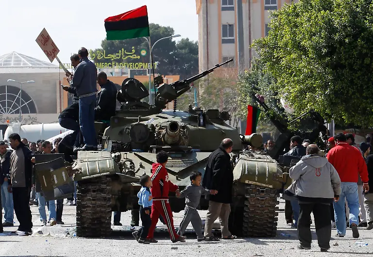 2011-02-27T184207Z-01-CLH139-RTRMDNP-3-LIBYA-PROTESTS-ZAWIYAH-JPG5089558454872987792