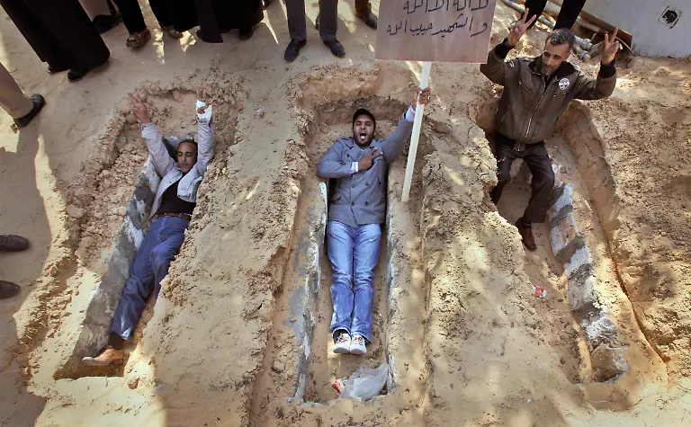 1298835710-jpg3017228937940149297