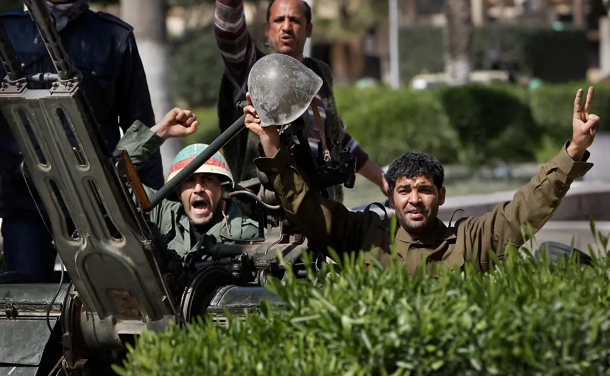 1298837696-jpg4525657904781299000