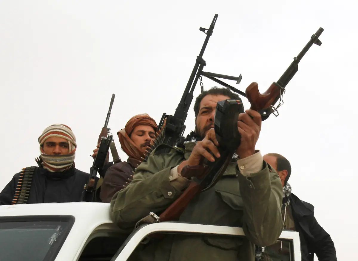 2011-02-27T201535Z-01-CAI1103-RTRMDNP-3-LIBYA-JPG5685191884418072401