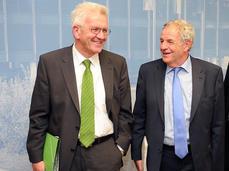 Ministerpräsident Kretschmann (li.) und Justizminister Stickelberger üben sich in juristischen Winkelzügen.
