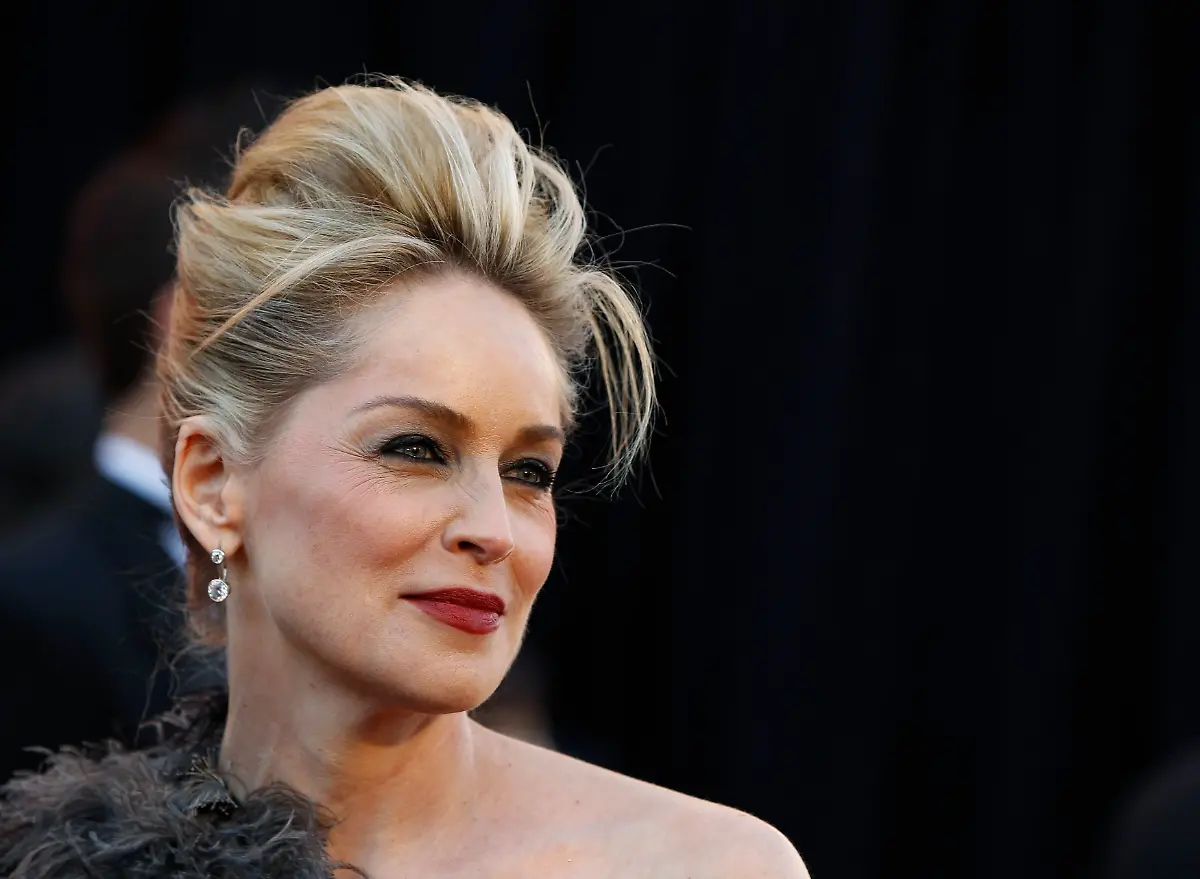 2011-02-28T013652Z-01-OSC761-RTRMDNP-3-OSCARS-JPG1979023284808171450