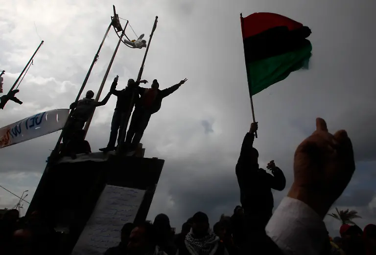2011-02-24T171924Z-01-SJS19-RTRMDNP-3-LIBYA-BENGHAZI-JPG1381957055497442079