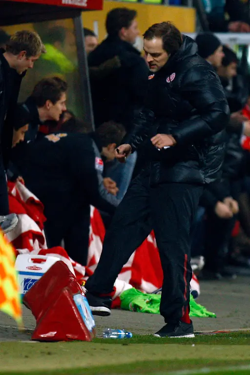 2011-02-19T184500Z-01-BOH08-RTRMDNP-3-SOCCER-GERMANY-JPG2129844962911007799