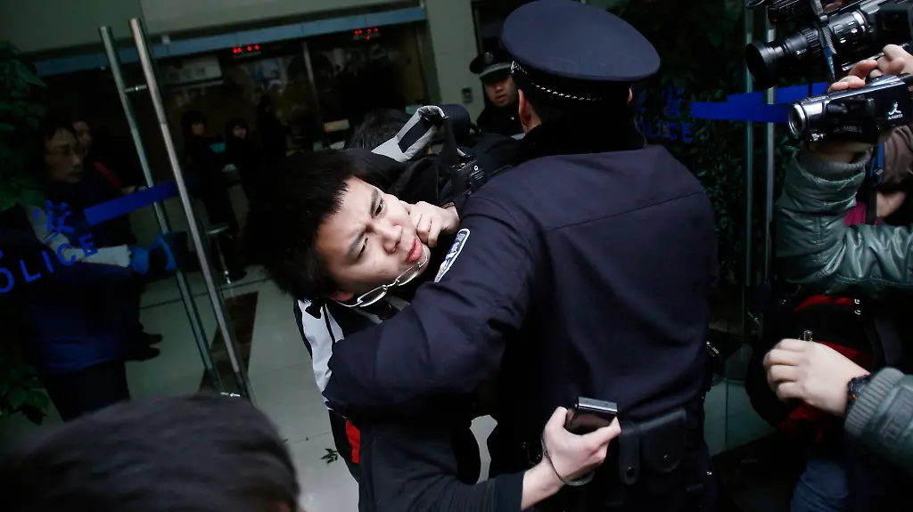 2011-02-20T131424Z-01-CB03-RTRMDNP-3-CHINA-POLITICS-INTERNET-JPG3661282941591163835