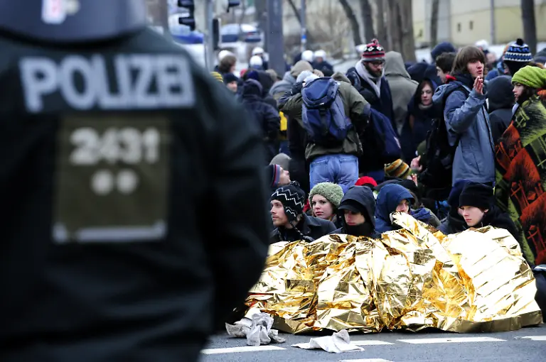 1298129106-jpg1911312050178599315