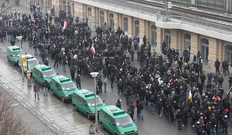 1298131185-jpg5375070844535011372