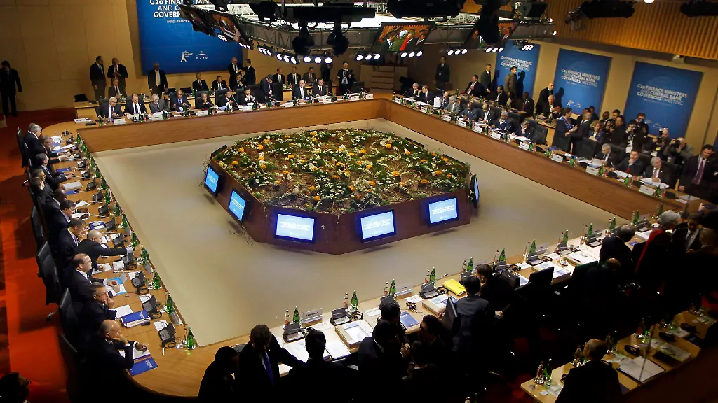 2011-02-19T084304Z-01-CHP01-RTRMDNP-3-G20-FRANCE-JPG8095425031251470399