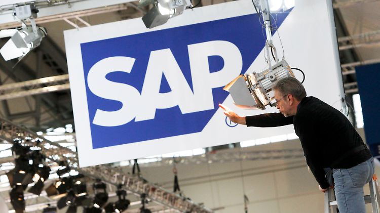 SAP erhöht Prognose.