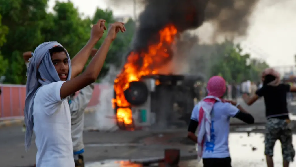 2011-02-16T173306Z-01-SAN14-RTRMDNP-3-YEMEN-CLASHES-JPG5683483312094901576