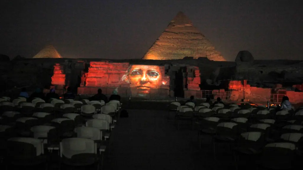 2011-02-15T205309Z-01-CAI102-RTRMDNP-3-EGYPT-JPG3213348890072716842