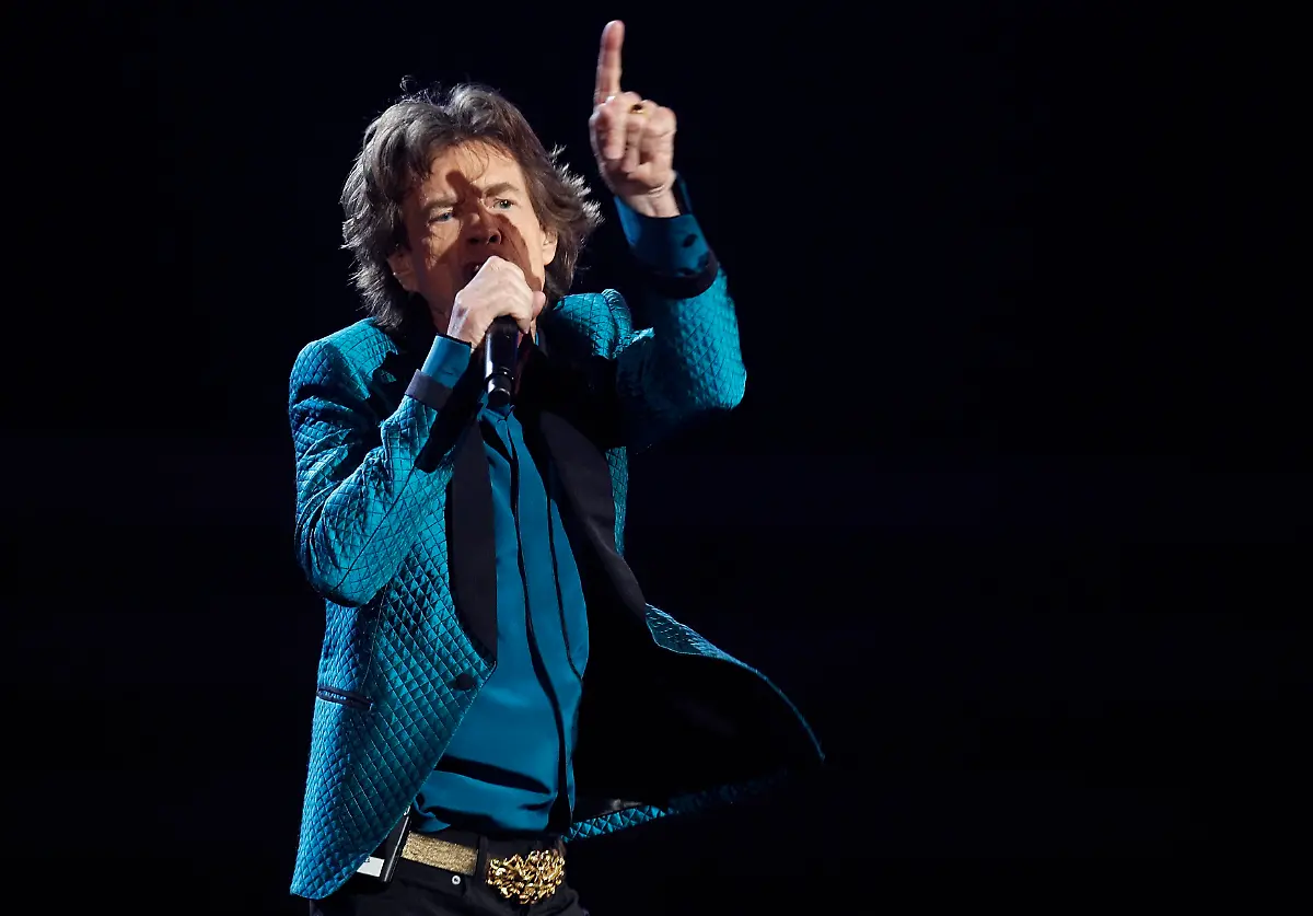 2011-02-14T051536Z-01-LOA904-RTRMDNP-3-MUSIC-GRAMMYS-JPG2685992797212849498