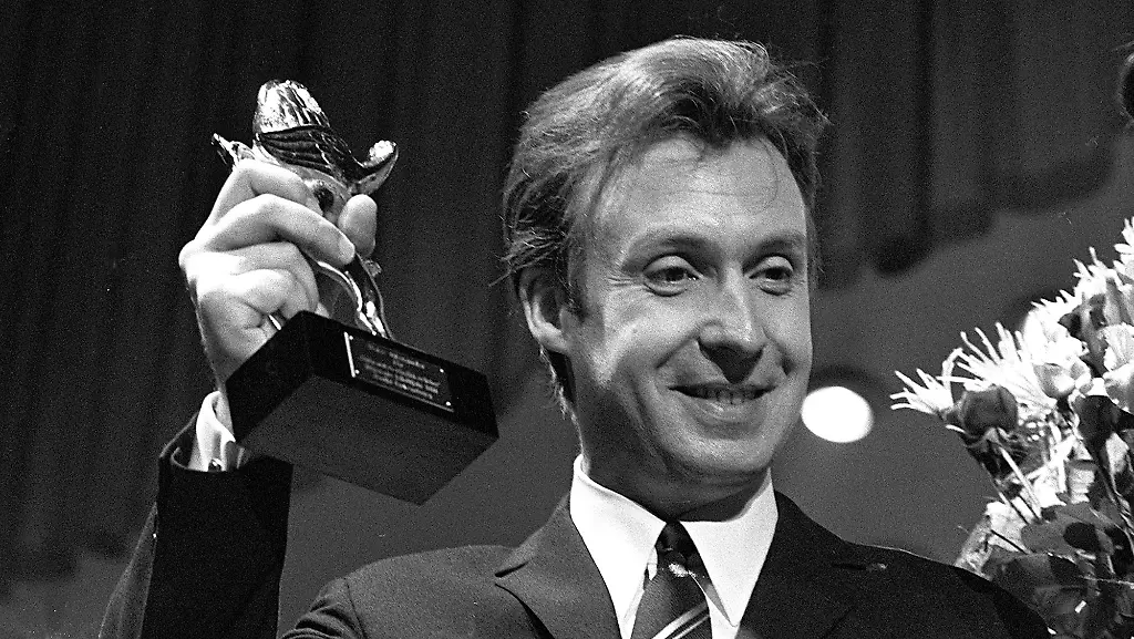 1297584194-jpg5275997964785425174