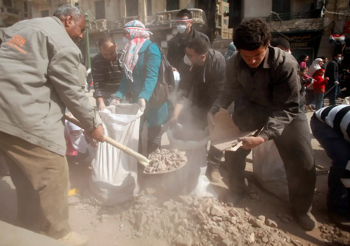 2011-02-12T124923Z-01-CAI13-RTRMDNP-3-EGYPT-JPG4214136283571306566