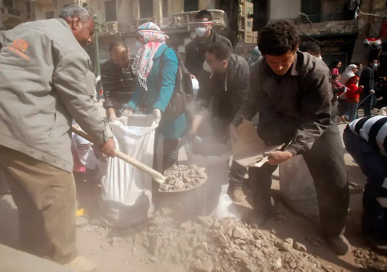 2011-02-12T124923Z-01-CAI13-RTRMDNP-3-EGYPT-JPG4214136283571306566