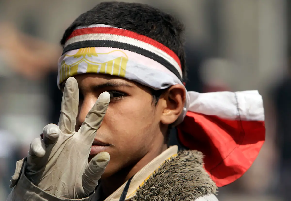 2011-02-12T132045Z-01-AMR06-RTRMDNP-3-EGYPT-JPG9042192599840037142