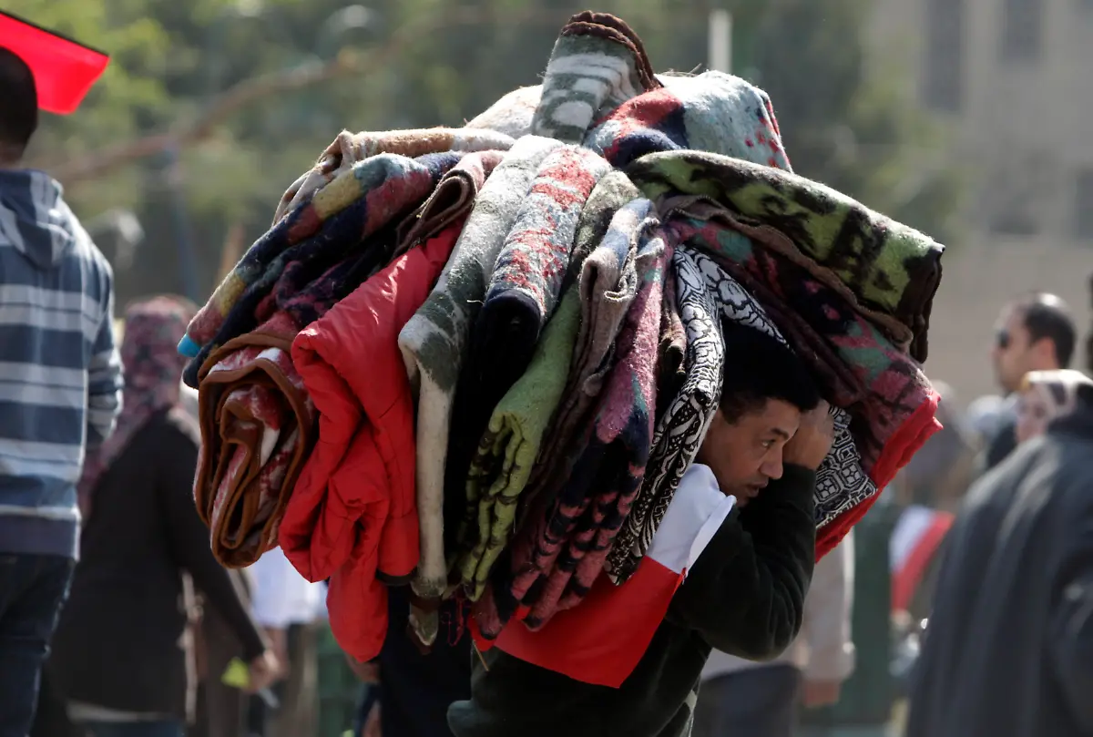 2011-02-12T132216Z-01-AMR13-RTRMDNP-3-EGYPT-JPG6126546833756108113