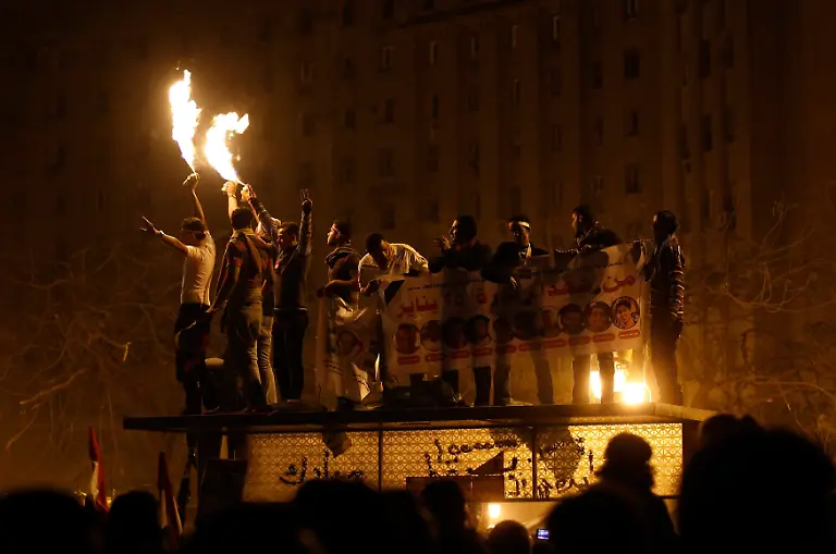 2011-02-11T194302Z-01-DJM229-RTRMDNP-3-EGYPT-JPG2975357708988397964