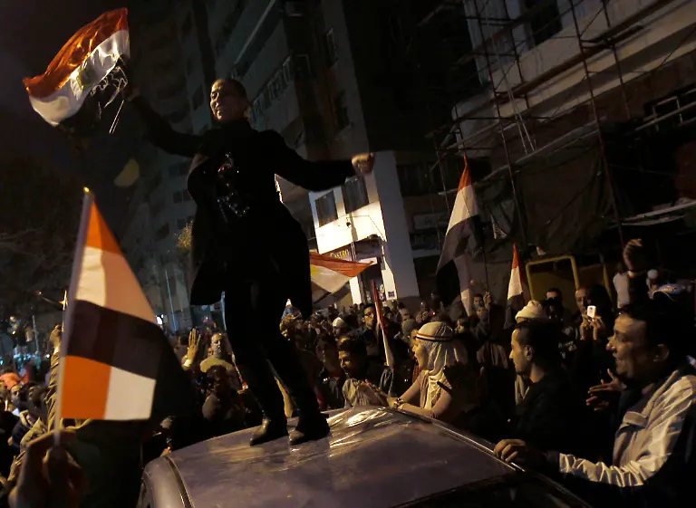 2011-02-11T194647Z-01-AMR18-RTRMDNP-3-EGYPT-JPG3546224292415343360