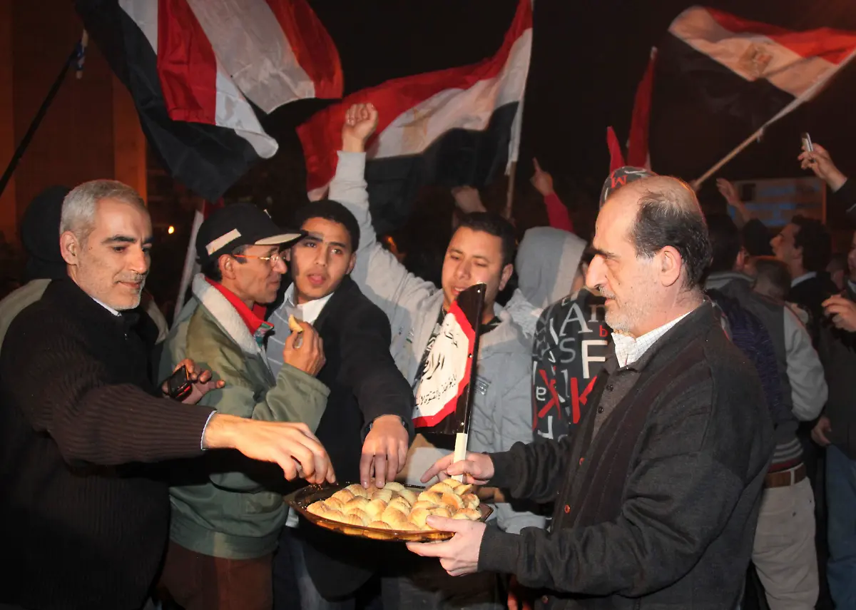 2011-02-11T195923Z-01-LBN20-RTRMDNP-3-LEBANON-JPG2352447853806578282