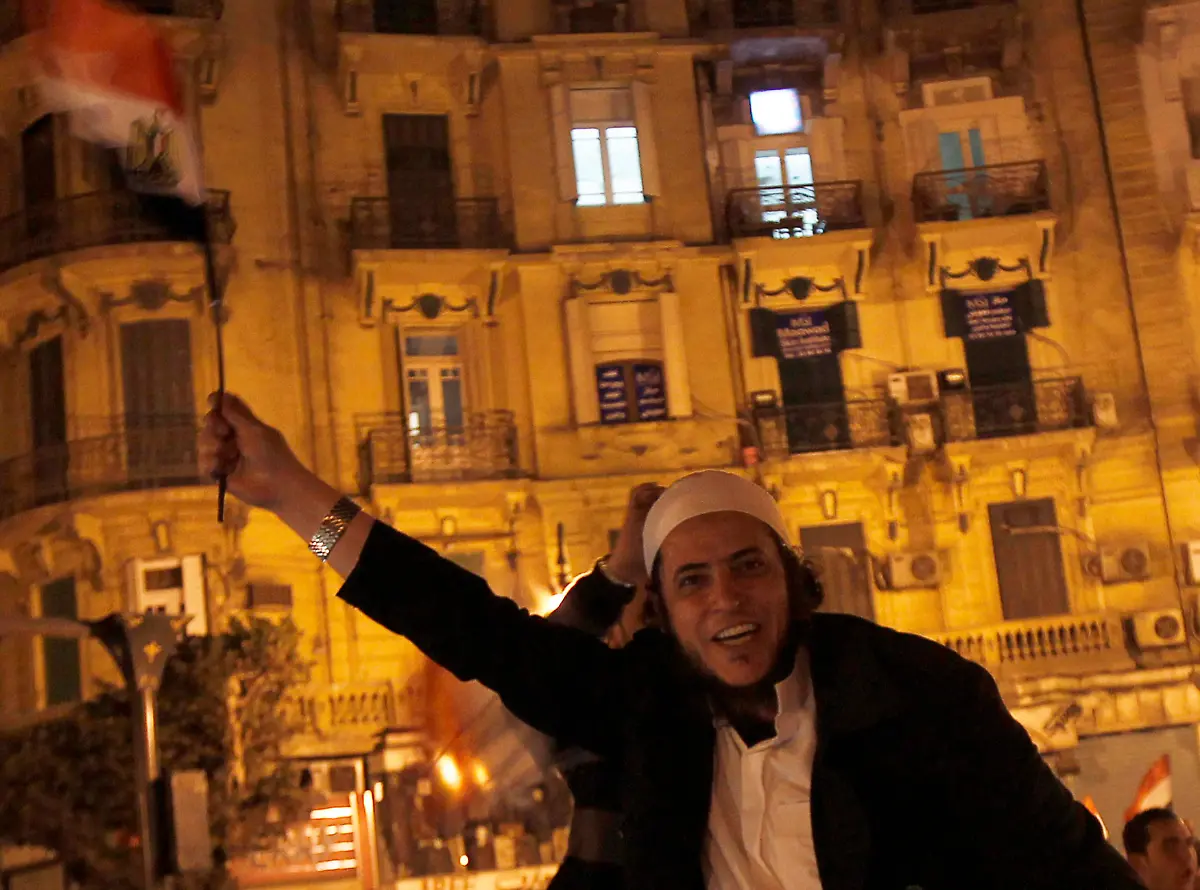 2011-02-11T195852Z-01-AMR21-RTRMDNP-3-EGYPT-JPG2417269996546040907