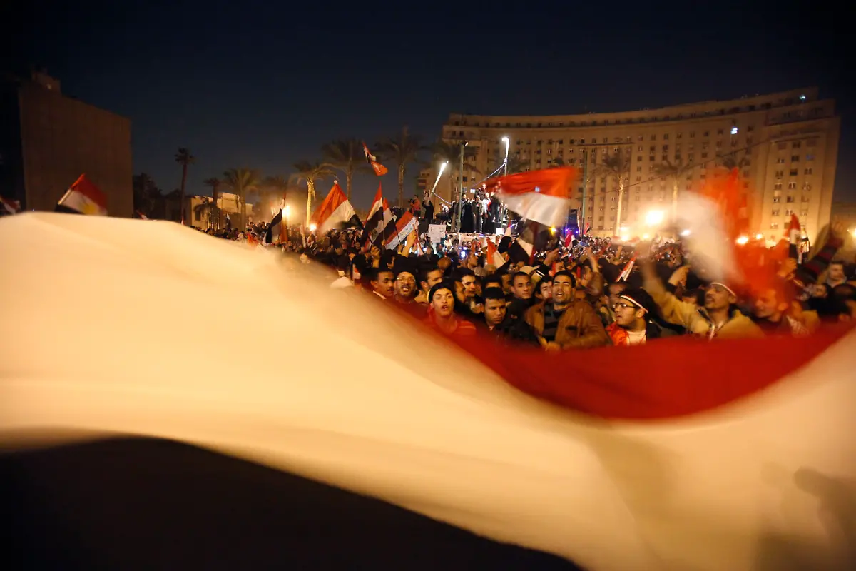 2011-02-11T191036Z-01-ASW253-RTRMDNP-3-EGYPT-JPG5357625986392706762