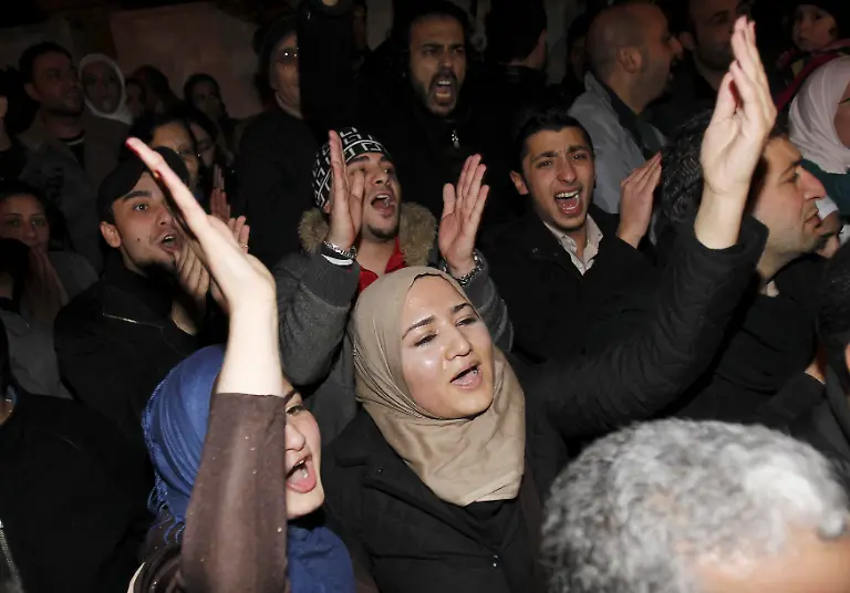 2011-02-11T200033Z-01-AMM33-RTRMDNP-3-EGYPT-JPG5456530627621868356